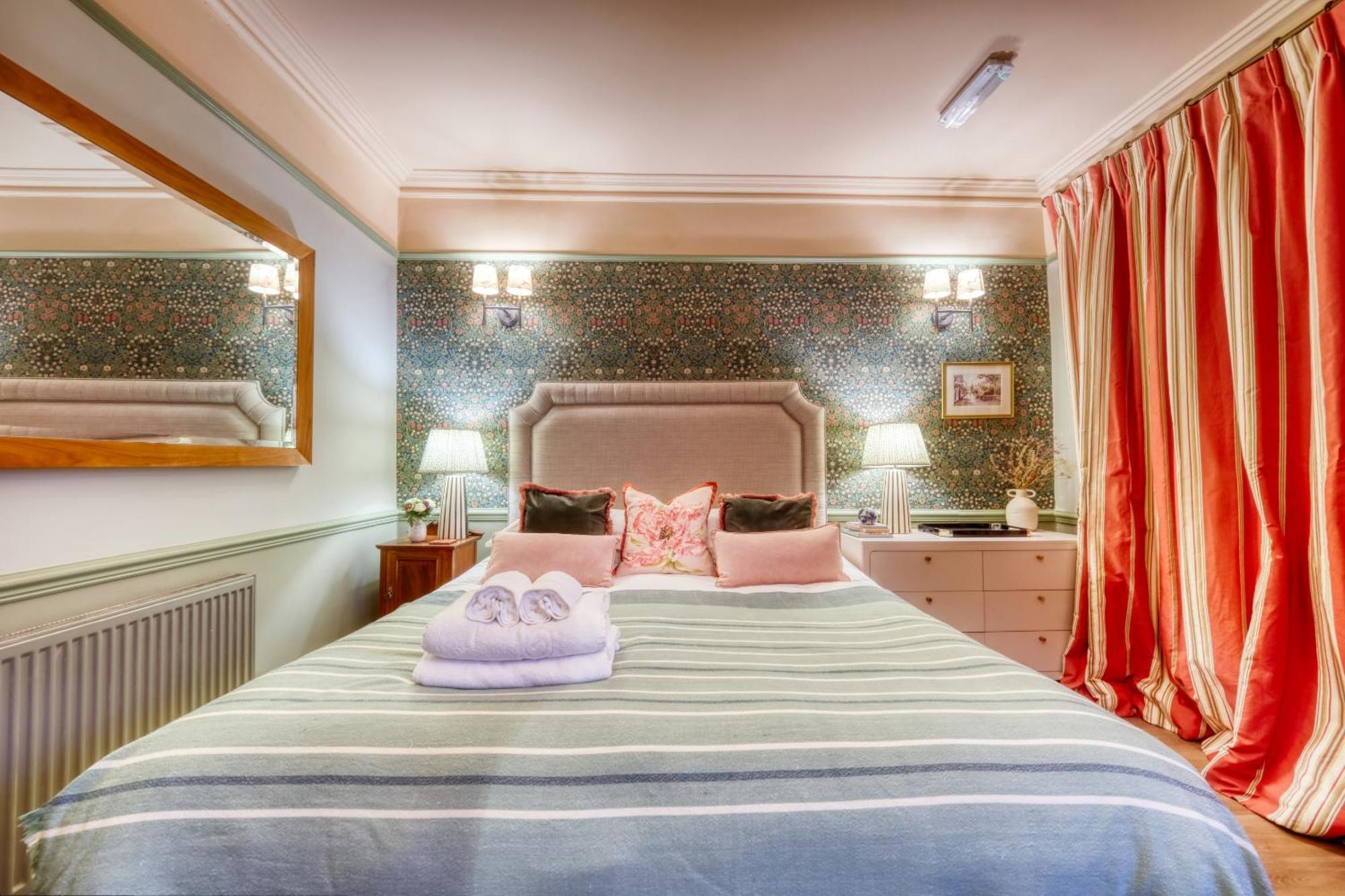 The Bluebell Hotel บาธ ภายนอก รูปภาพ